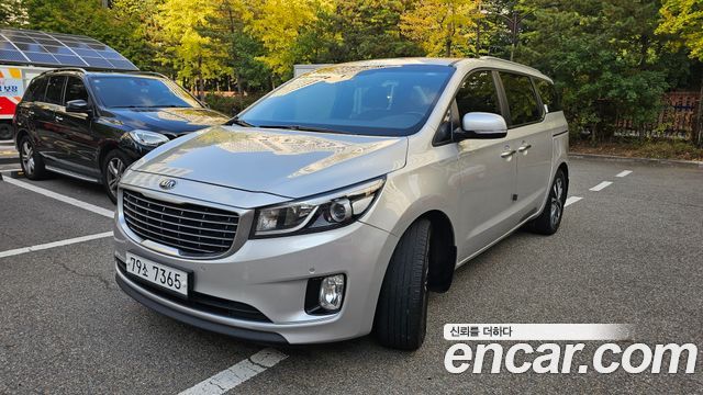 Kia Carnival 11-seater Prestige — пробег 120 000 км — фото 2 из 5