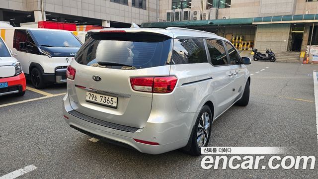 Kia Carnival 11-seater Prestige — пробег 120 000 км — фото 4 из 5