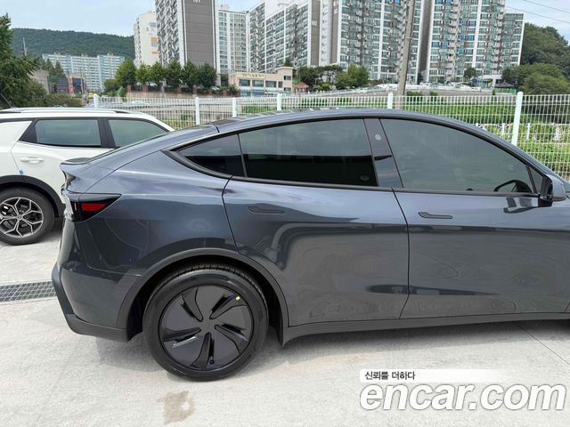 Tesla Model Y Premium RWD — пробег 659 км — фото 4 из 5