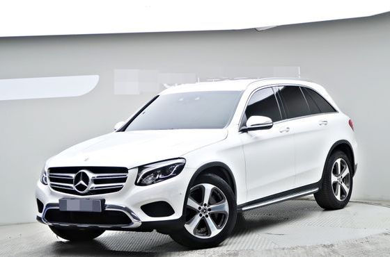 Mercedes-Benz GLC-Class GLC300 4MATIC — пробег 28 748 км — фото 1 из 5