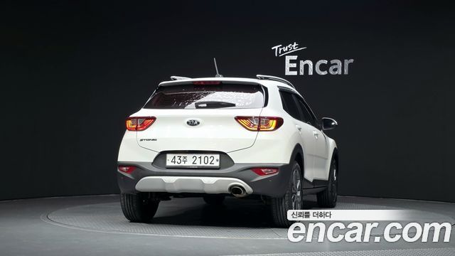 Kia Stonic из Кореи Encar