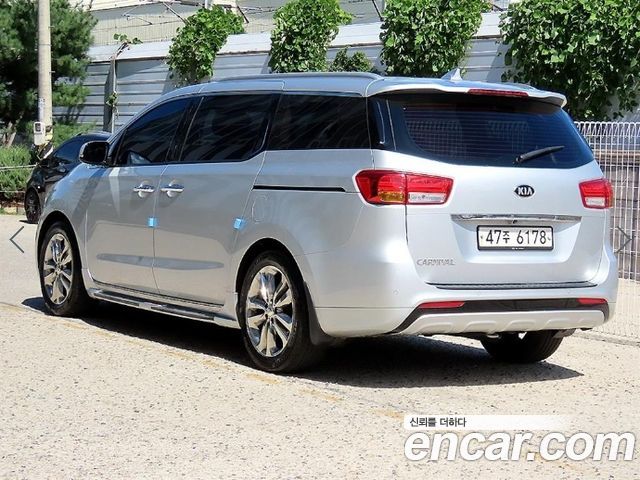 Kia Carnival 9-seater Prestige — пробег 256 121 км — фото 3 из 5