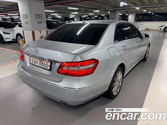 Mercedes-Benz E-Class E300 Elegance — пробег 82 700 км — фото 4 из 5