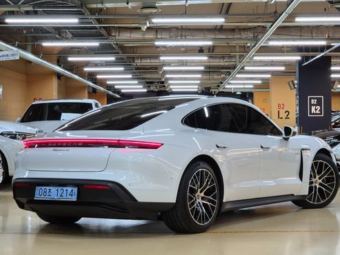 Porsche Taycan Base 4 — пробег 5 133 км — фото 4 из 5