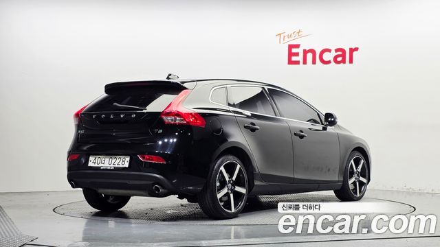 Volvo V40 из Кореи Encar