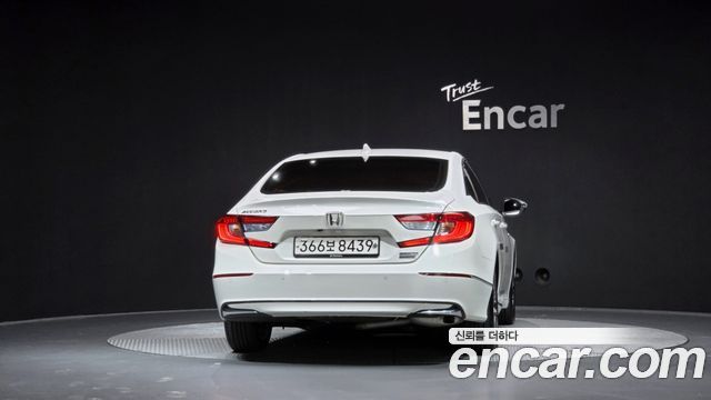 Honda Accord 2.0 Hybrid Touring — пробег 111 409 км — фото 4 из 5