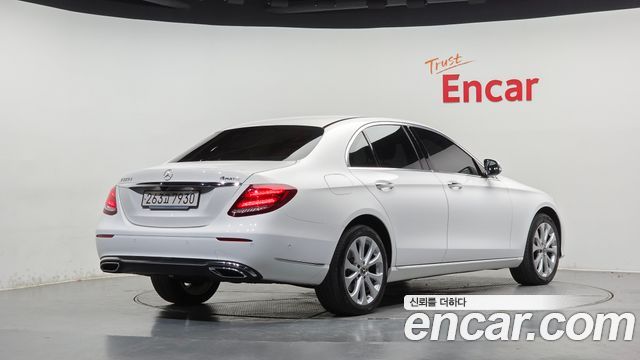 Mercedes-Benz E-Class E220d 4MATIC Exclusive — пробег 125 248 км — фото 2 из 5