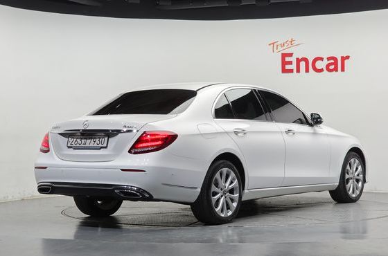 Mercedes-Benz E-Class E220d 4MATIC Exclusive — пробег 125 248 км — фото 2 из 5