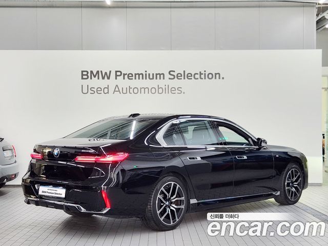 BMW i7 eDrive 50 M Sport — пробег 22 600 км — фото 2 из 5