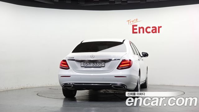 Mercedes-Benz E-Class E200 Avantgarde — пробег 65 898 км — фото 4 из 5