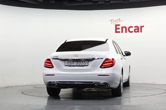 Mercedes-Benz E-Class E200 Avantgarde — пробег 65 898 км — фото 4 из 5