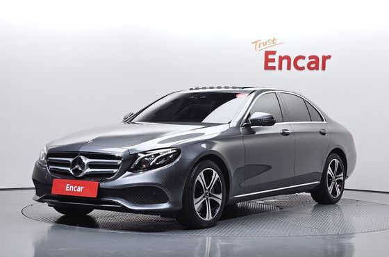 Mercedes-Benz E-Class E300 4MATIC Avnatgarde — пробег 80 438 км — фото 1 из 5