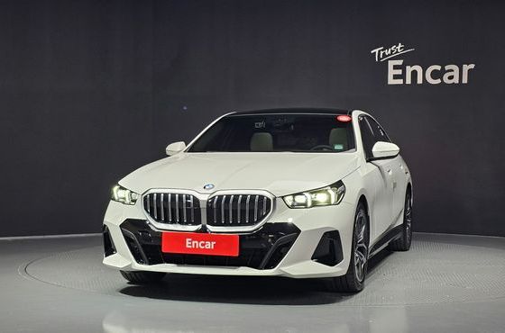 BMW 5-Series 520i M Sport — пробег 1 589 км — фото 3 из 5
