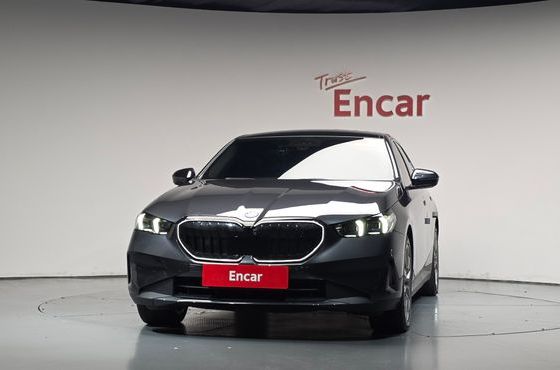BMW i5 eDrive 40 — пробег 51 448 км — фото 3 из 5