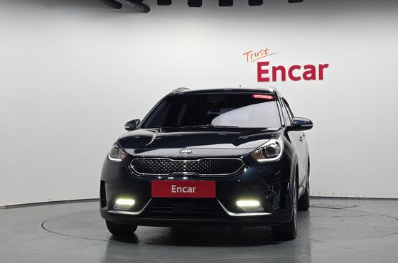 Kia Niro Prestige — пробег 69 612 км — фото 3 из 5