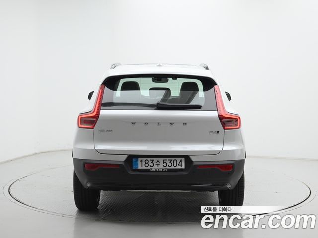 Volvo XC40 B4 Ultra Dark — пробег 427 км — фото 4 из 5