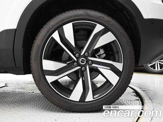 Volvo XC40 B4 Ultra Dark — пробег 427 км — фото 5 из 5