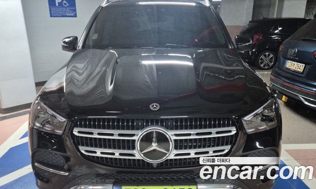Mercedes-Benz GLE-Class GLE300d 4MATIC — пробег 23 000 км — фото 1 из 5
