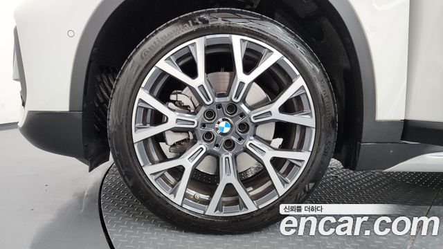 BMW X1 xDrive 20i xLine — пробег 29 836 км — фото 5 из 5