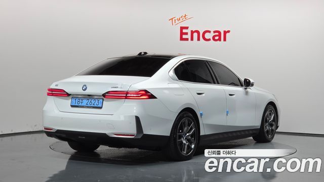 BMW i5 eDrive 40 — пробег 31 574 км — фото 2 из 5