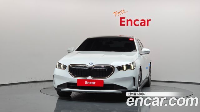 BMW i5 eDrive 40 — пробег 31 574 км — фото 3 из 5