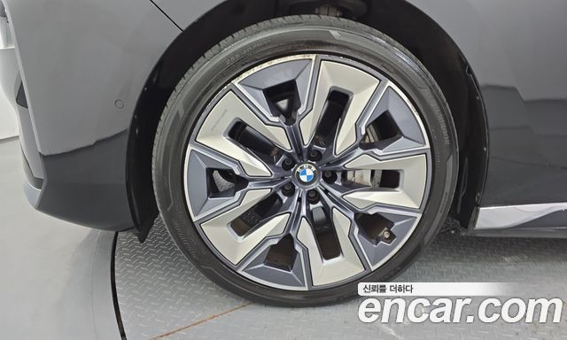 BMW i7 xDrive 60 Design Pure Excellence — пробег 87 206 км — фото 5 из 5