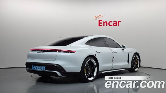 Porsche Taycan Turbo — пробег 58 318 км — фото 2 из 5