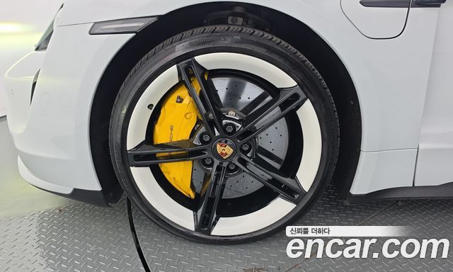 Porsche Taycan Turbo — пробег 58 318 км — фото 5 из 5
