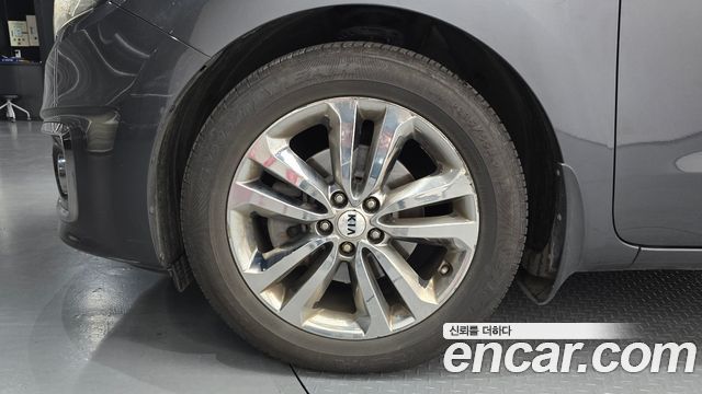 Kia Carnival 7-seater Limousine VIP — пробег 283 517 км — фото 5 из 5