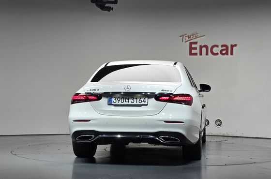 Mercedes-Benz E-Class E220d 4MATIC AMG Line — пробег 118 218 км — фото 4 из 5