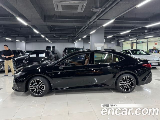 Toyota Camry 2.5 XLE Premium Hybrid — пробег 5 км — фото 2 из 5