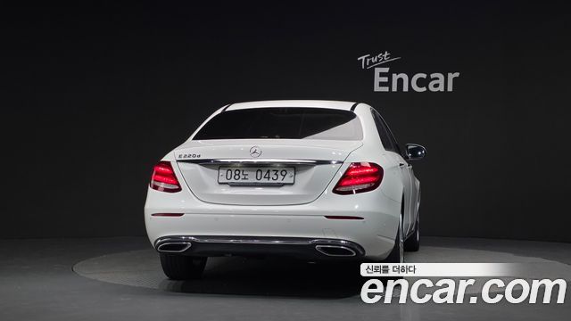Mercedes-Benz E-Class E220d Avantgarde — пробег 144 966 км — фото 4 из 5