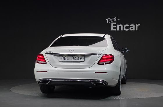 Mercedes-Benz E-Class E220d Avantgarde — пробег 144 966 км — фото 4 из 5