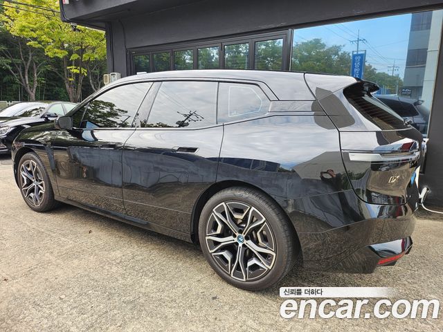 BMW iX xDrive M60 — пробег 51 000 км — фото 3 из 5