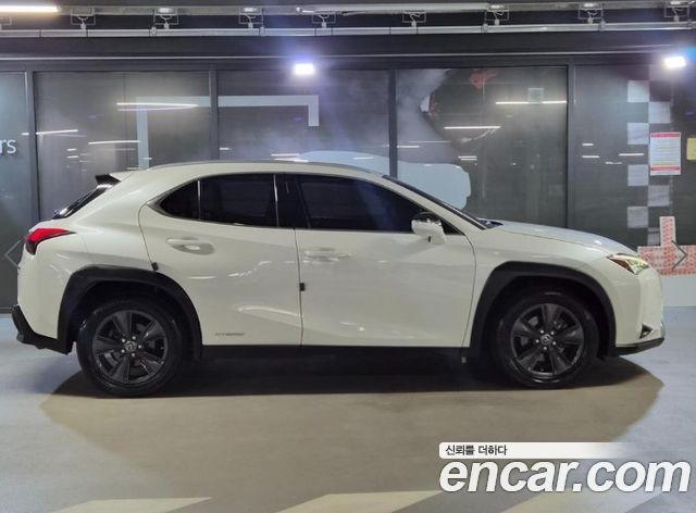 Lexus UX 2.0 2WD — пробег 170 572 км — фото 3 из 3