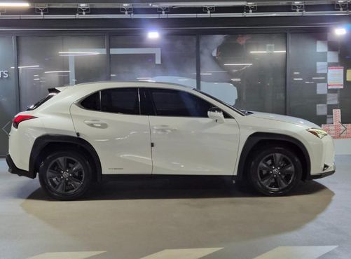 Lexus UX 2.0 2WD — пробег 170 572 км — фото 3 из 3