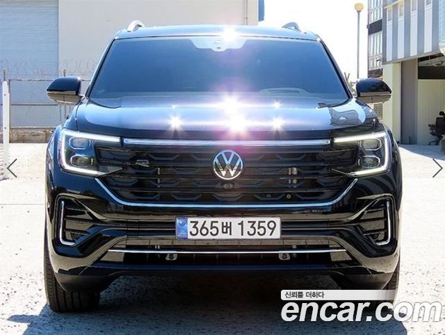 Volkswagen Atlas 2.0 TSI R-LINE 7-Seater — пробег 7 244 км — фото 1 из 5