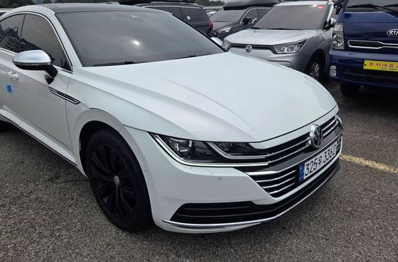 Volkswagen Arteon 2.0 TDI Premium — пробег 99 730 км — фото 2 из 5
