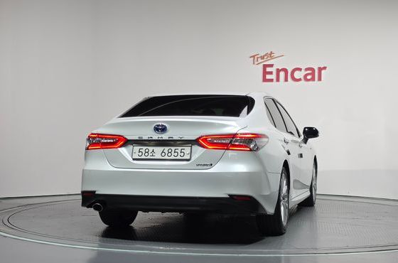 Toyota Camry 2.5 XLE Hybrid — пробег 62 940 км — фото 4 из 5