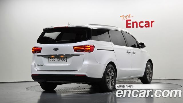 Kia Carnival из Кореи Encar