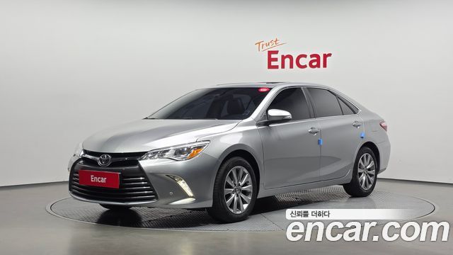 Toyota Camry 2.5 XLE — пробег 86 925 км — фото 1 из 5