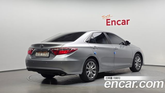 Toyota Camry 2.5 XLE — пробег 86 925 км — фото 2 из 5