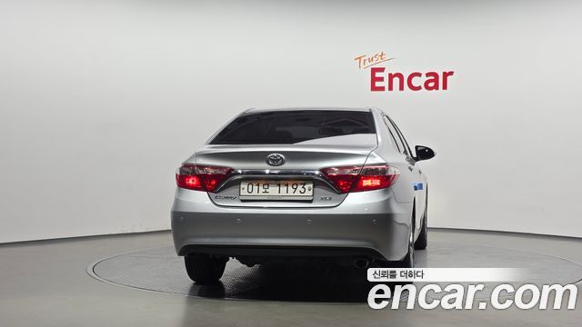 Toyota Camry 2.5 XLE — пробег 86 925 км — фото 4 из 5