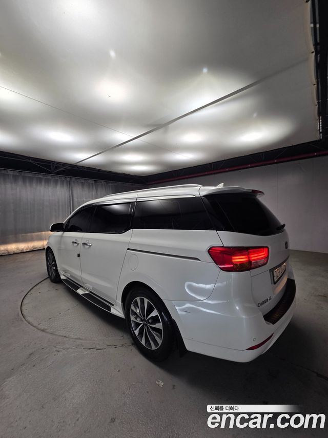 Kia Carnival 11-seater Prestige — пробег 128 610 км — фото 2 из 5