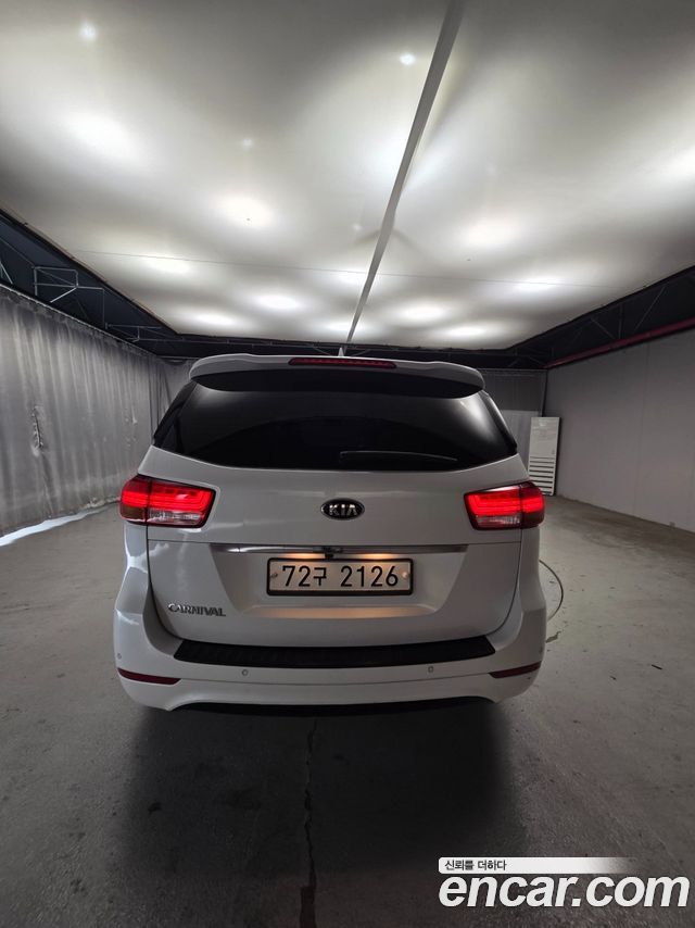 Kia Carnival 11-seater Prestige — пробег 128 610 км — фото 4 из 5