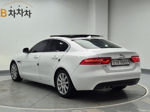 Jaguar XE 20d Prestige — пробег 154 919 км — фото 2 из 5