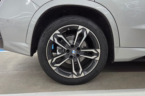 BMW X1 xDrive 20i M Sport — пробег 8 050 км — фото 5 из 5