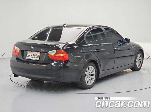 BMW 3-Series 320i Sedan — пробег 240 201 км — фото 4 из 5