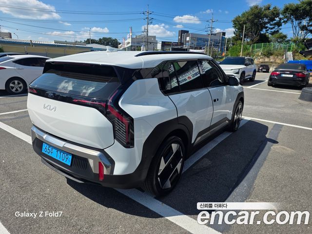 Kia EV3 Long Range 2WD Earth — пробег 15 622 км — фото 4 из 5