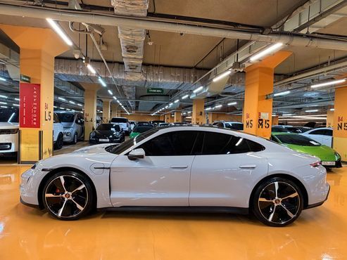 Porsche Taycan 4S — пробег 38 125 км — фото 3 из 5
